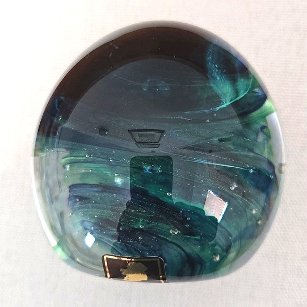 Kerry Glass Paperweight Ireland - Picture 3 of 4